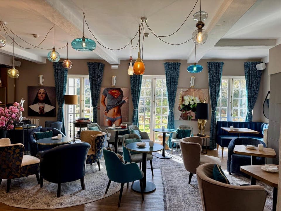 Restaurant/places to eat, Lounge or bar, Seating area