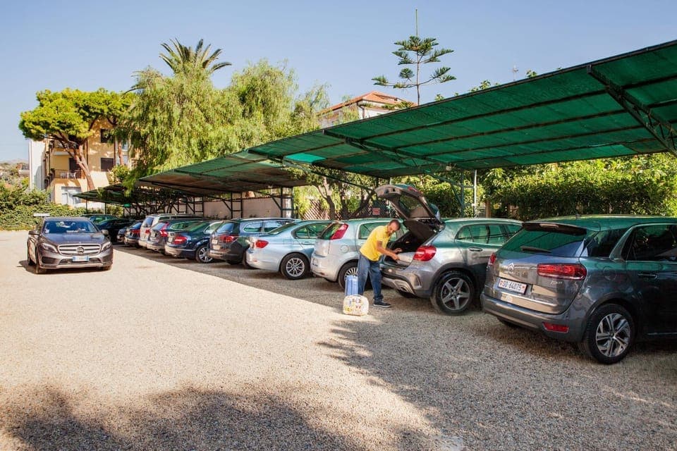 Staff, Garden, Area and facilities