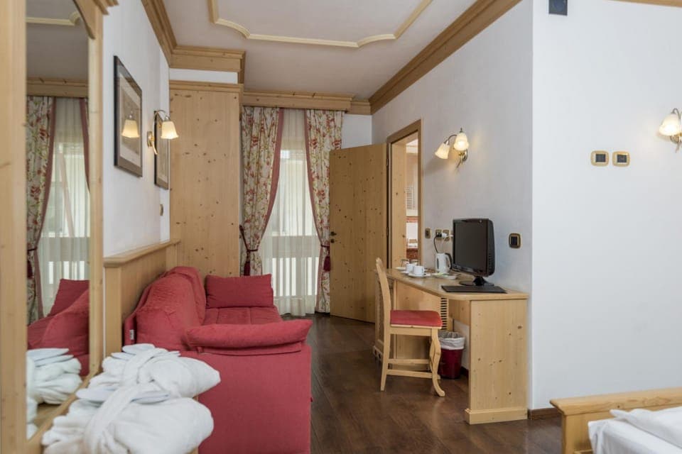 TV and multimedia, Photo of the whole room