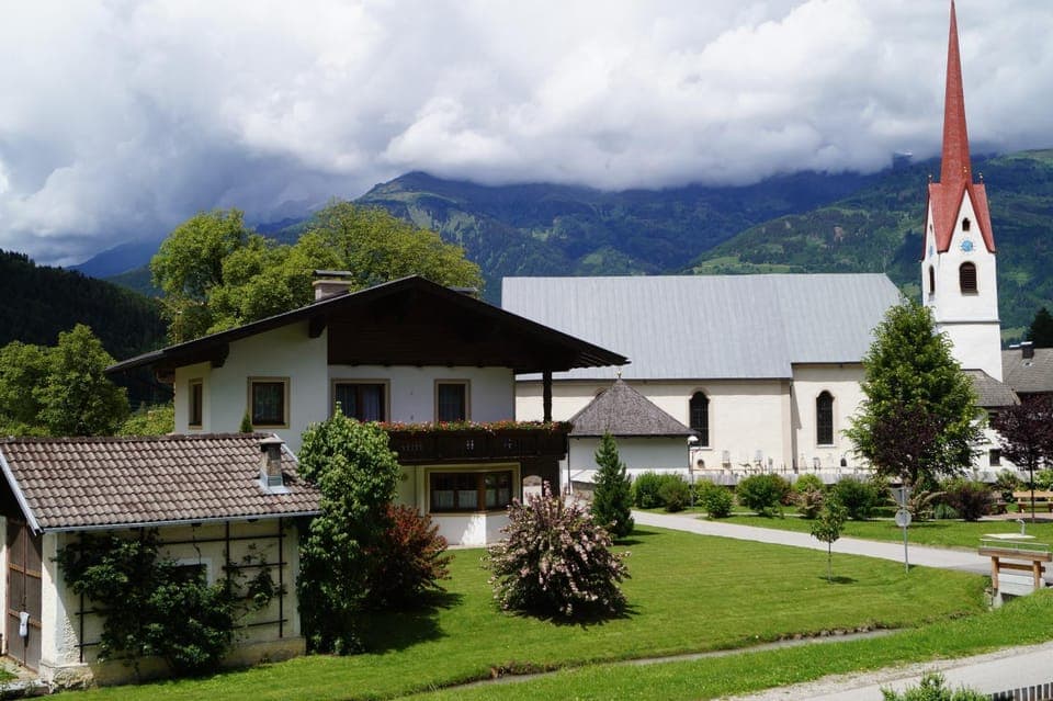 Day, Neighbourhood, Summer, On site