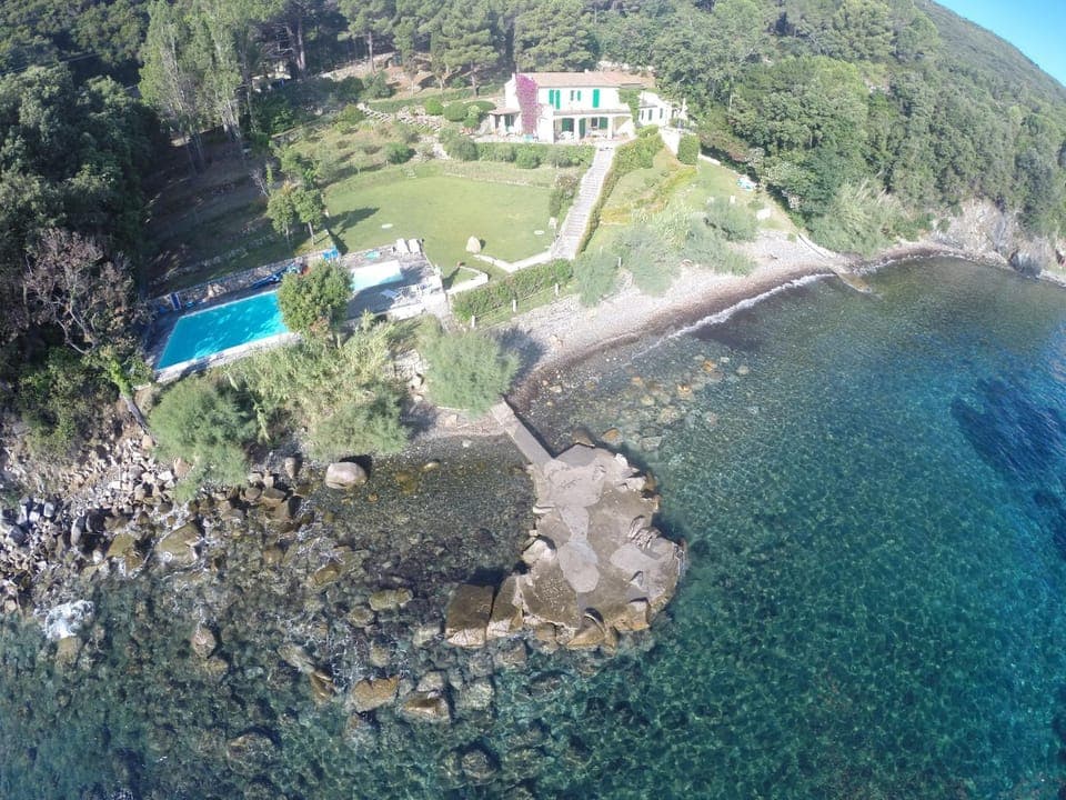 Property building, Garden, Balcony/Terrace, Swimming pool, Swimming pool