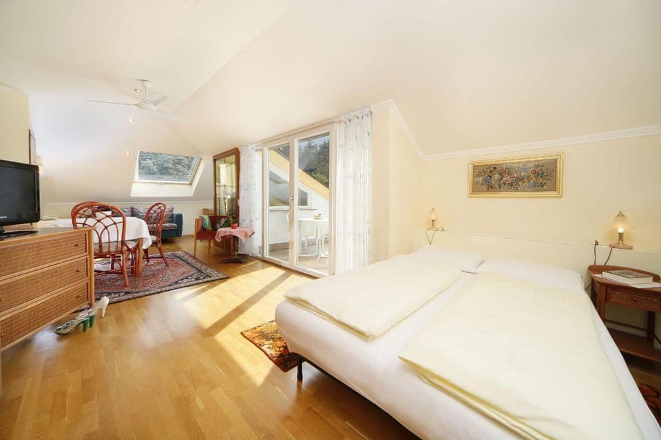 Bedroom, bunk bed