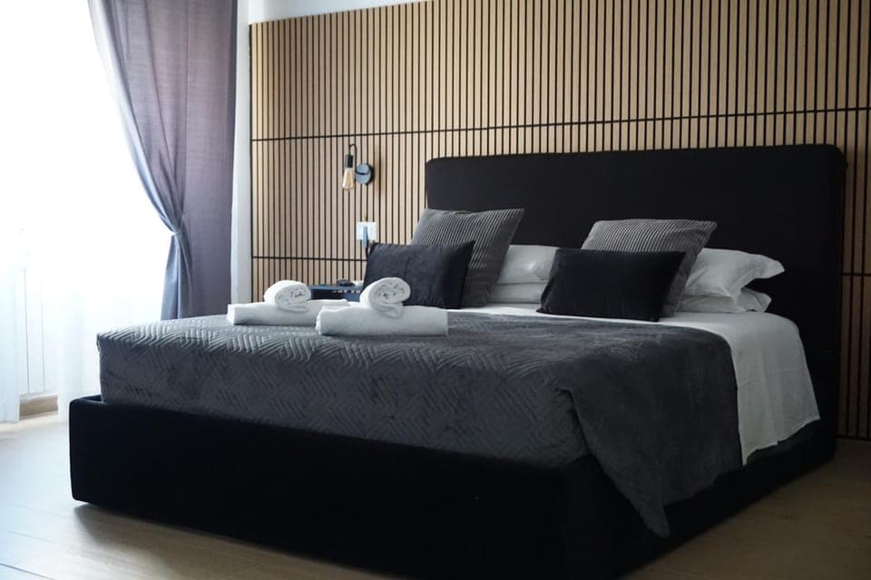 Photo of the whole room, Bedroom, towels