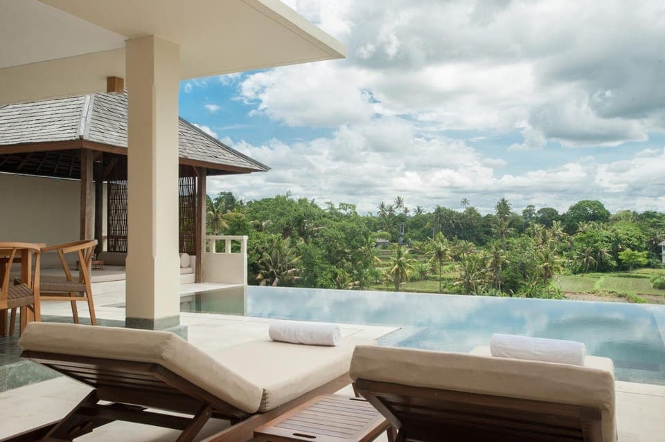 Patio, Pool view, Swimming pool, sunbed