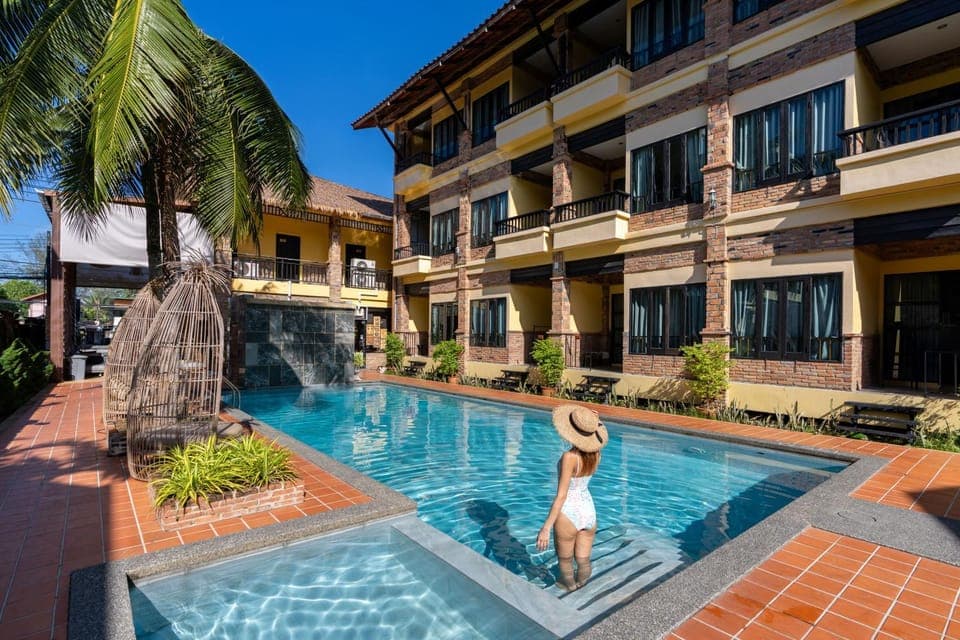 Property building, Balcony/Terrace, Swimming pool