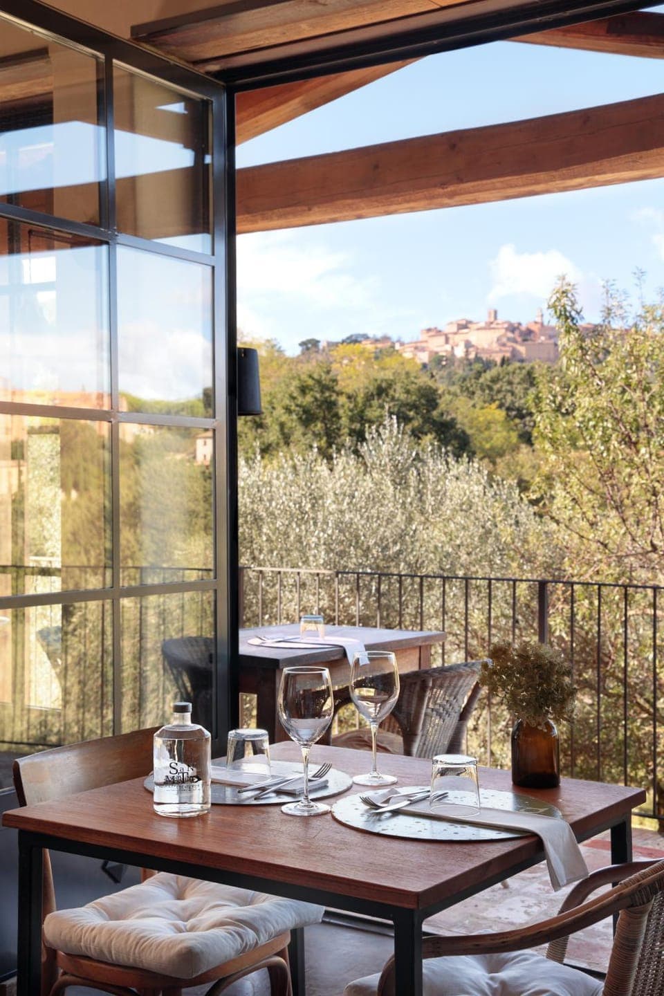 Natural landscape, Balcony/Terrace, Dining area, City view