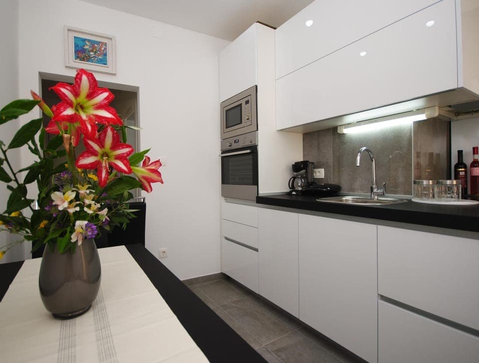 Kitchen or kitchenette, Decorative detail