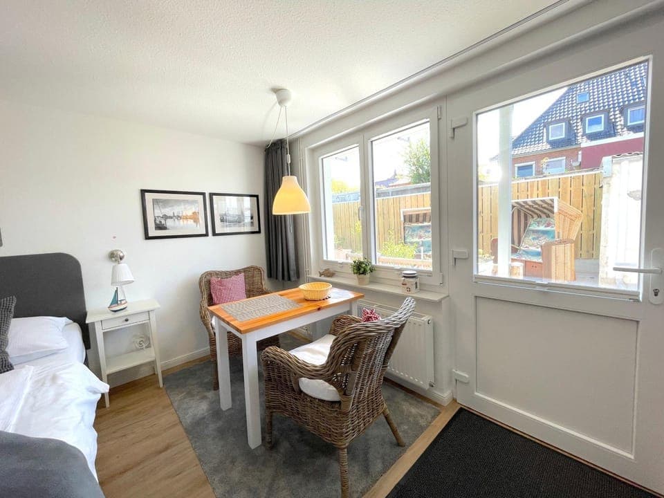 Photo of the whole room, Inner courtyard view