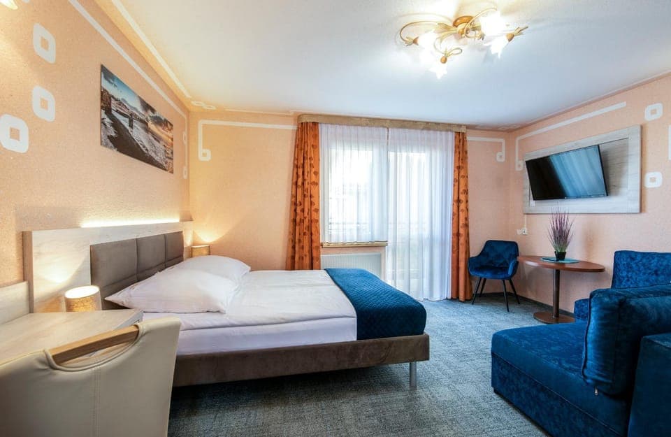 Photo of the whole room, Seating area