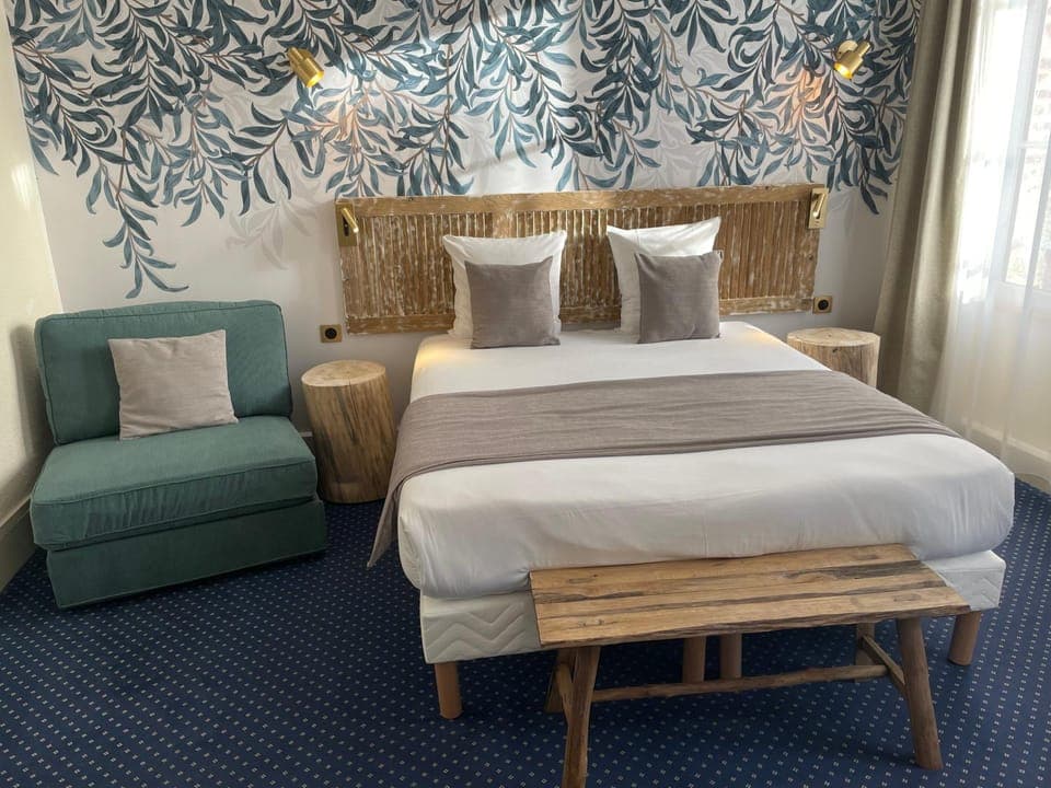 Bed, Photo of the whole room