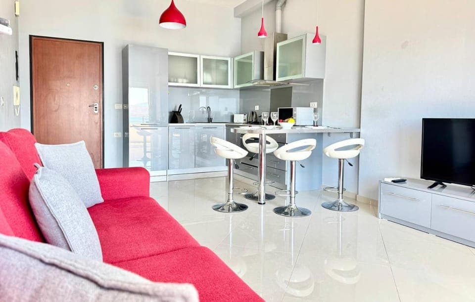 TV and multimedia, Kitchen or kitchenette, Living room, Seating area, Dining area