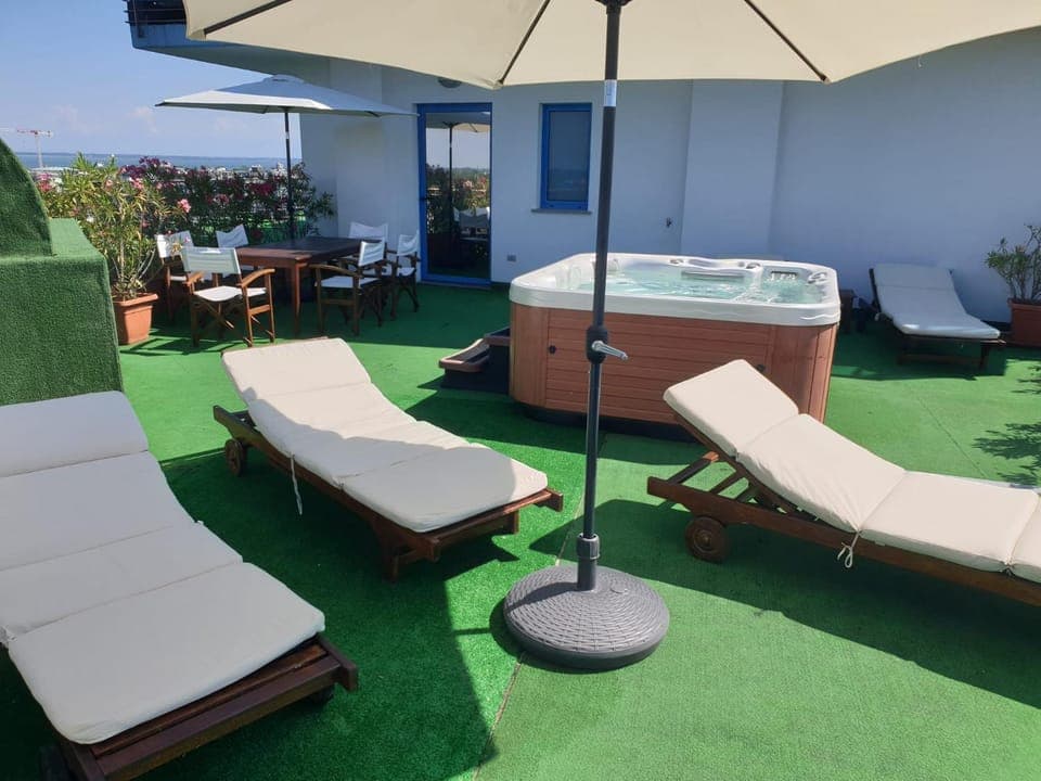 Natural landscape, Hot Tub, sunbed