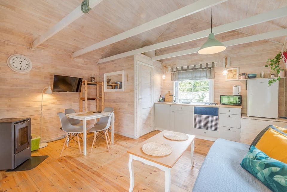 TV and multimedia, Kitchen or kitchenette, Living room, Seating area, minibar