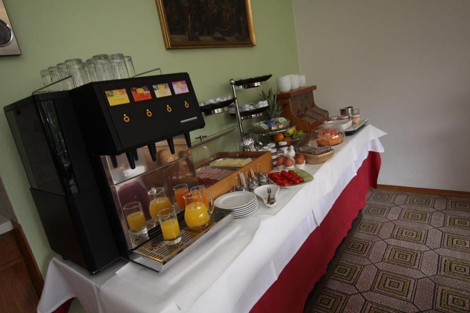 Restaurant/places to eat, Continental breakfast, Buffet breakfast