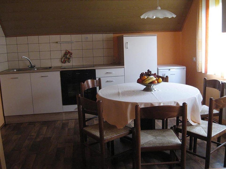 Kitchen or kitchenette, Seating area, Dining area