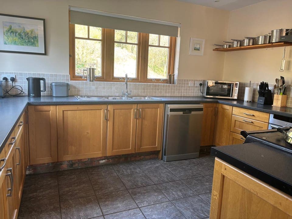 Coffee/tea facilities, dishwasher, microwave, toaster