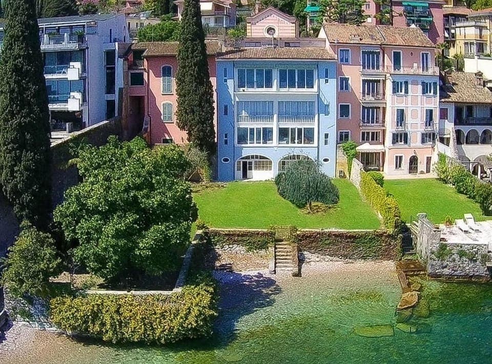 Property building, Garden view, Lake view