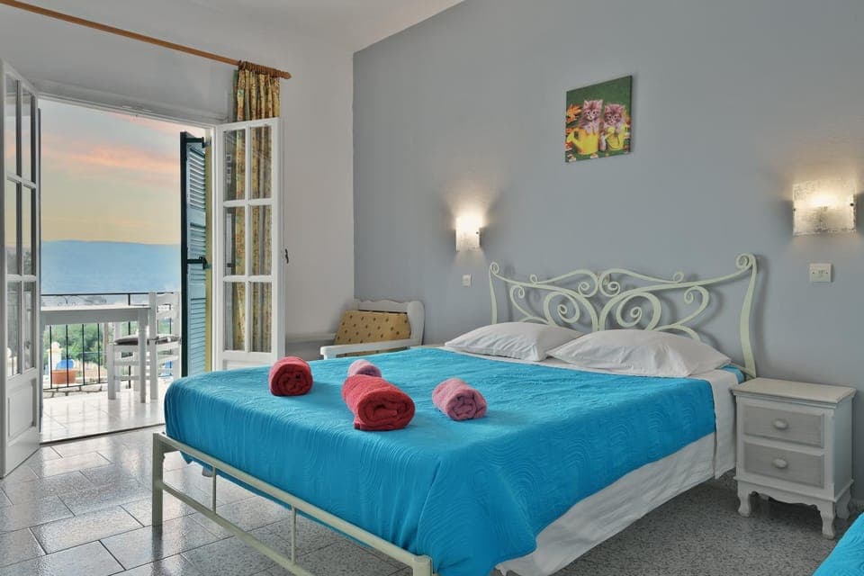 Bed, Photo of the whole room