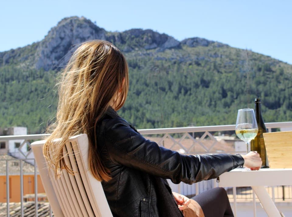 People, Balcony/Terrace, Mountain view, Alcoholic drinks