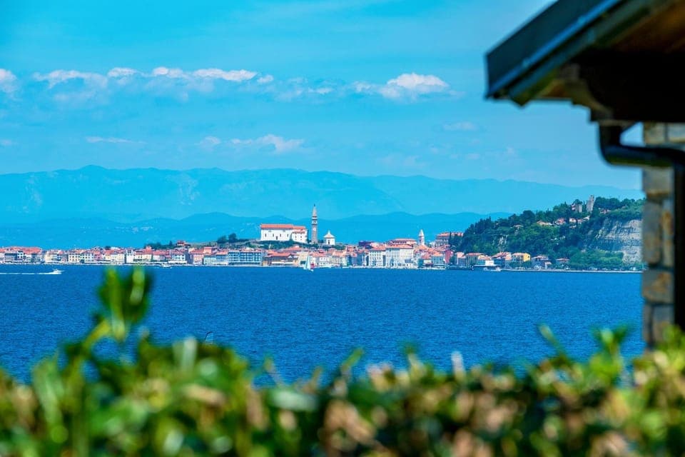 Nearby landmark, Day, Natural landscape, City view, Mountain view, Sea view