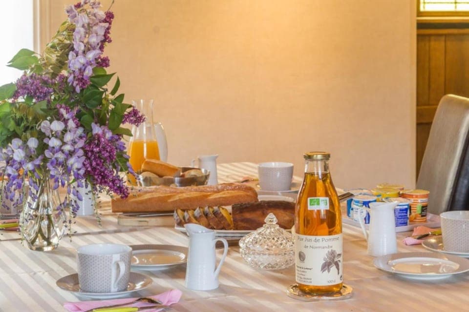 Area and facilities, Breakfast