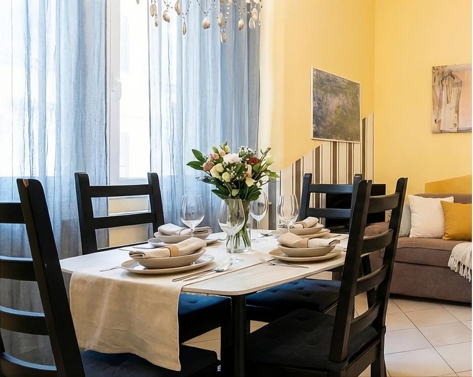 Living room, Seating area, Dining area