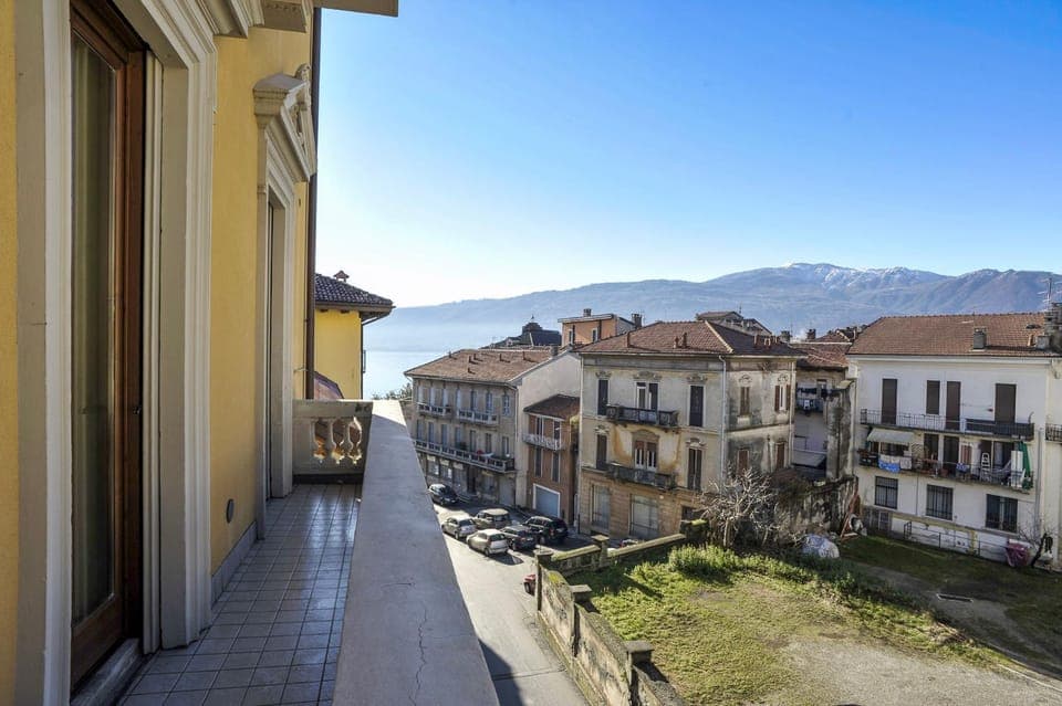 Balcony/Terrace, City view, Lake view, Mountain view