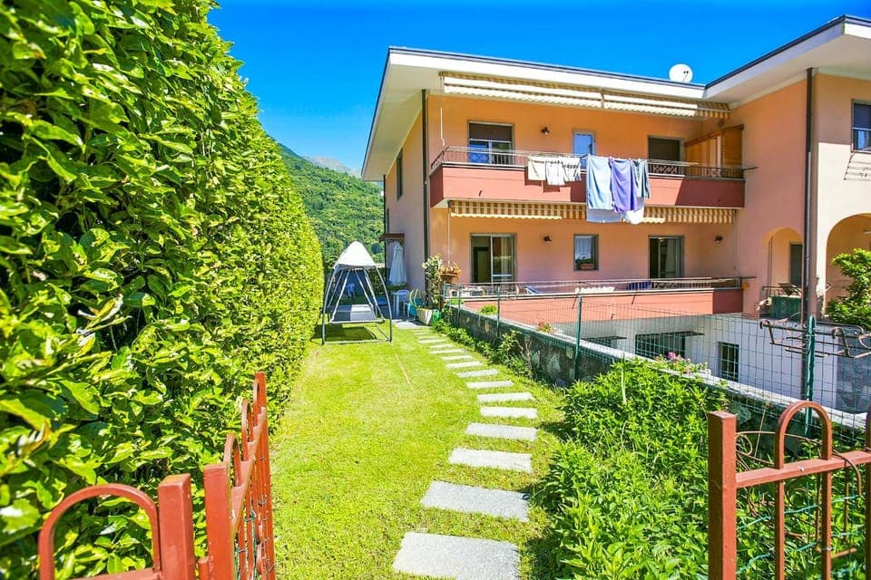 Property building, Garden, Balcony/Terrace