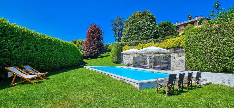 Swimming pool, sunbed