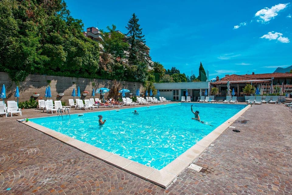 Swimming pool, sunbed