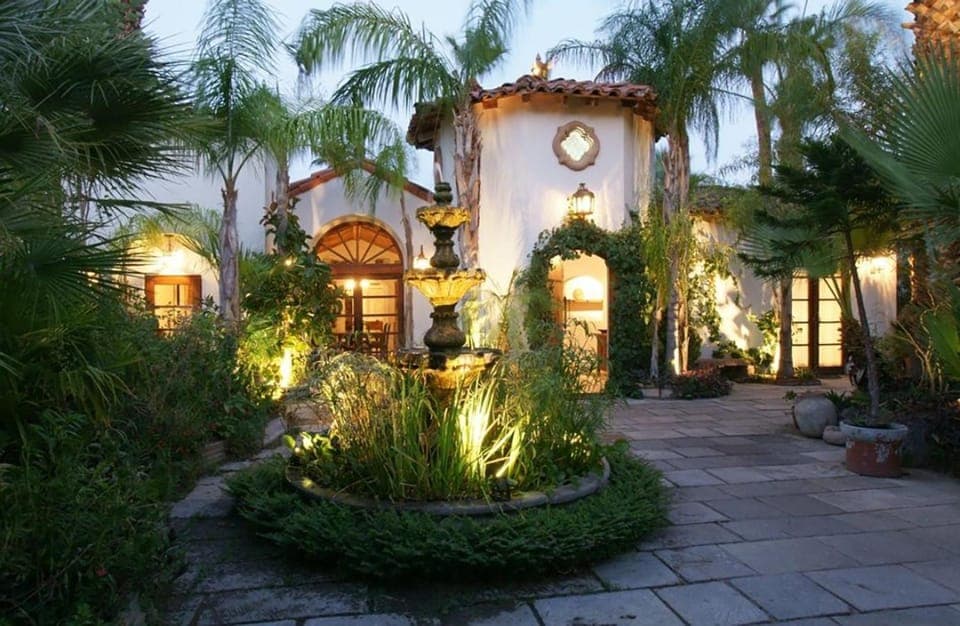 Property building, Facade/entrance, Garden, Decorative detail, Garden view