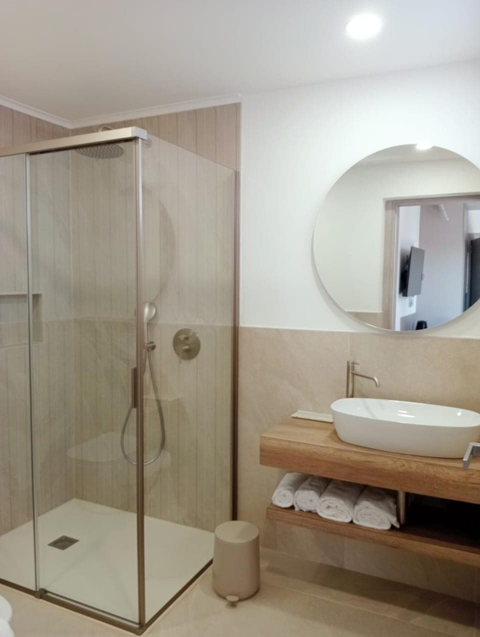 Shower, Bathroom, towels