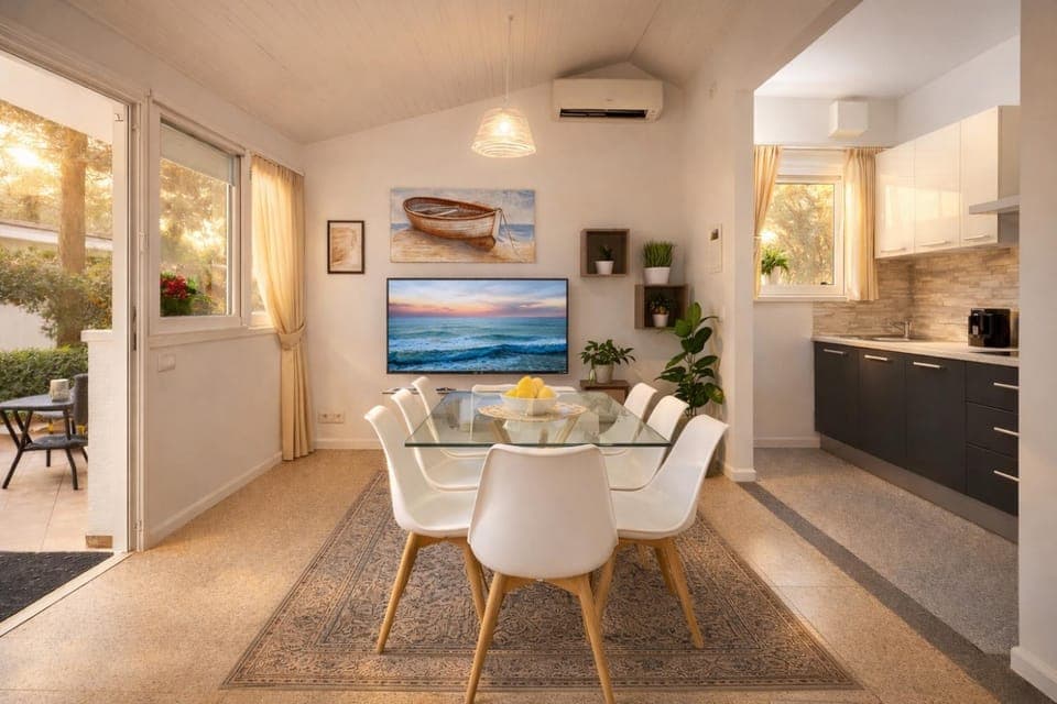 Kitchen or kitchenette, Living room, Dining area, minibar