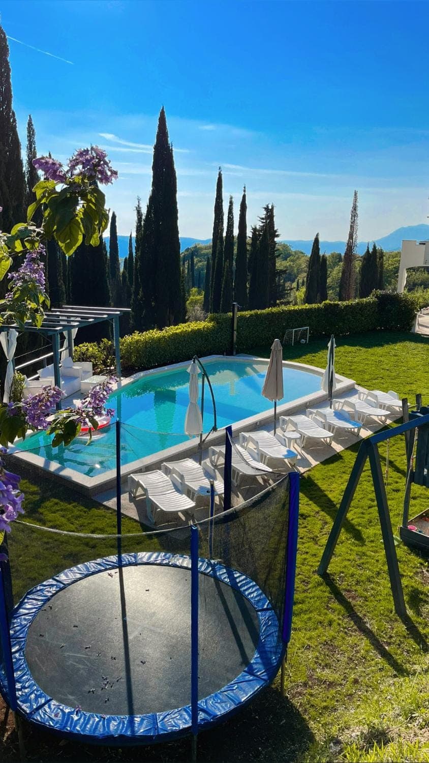 Patio, Spring, Day, Natural landscape, Garden, Garden view, Pool view, Swimming pool, sunbed