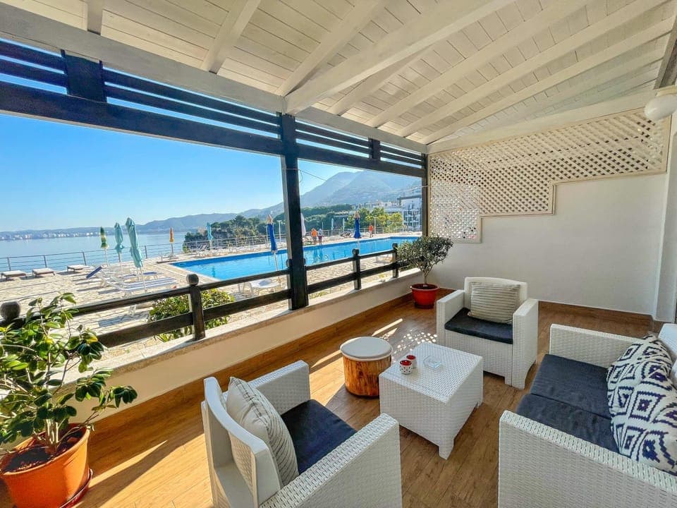 Balcony/Terrace, Pool view, Sea view