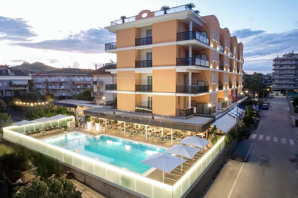 Property building, Restaurant/places to eat, Swimming pool, Breakfast