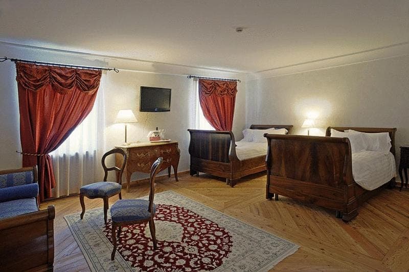 Decorative detail, Seating area