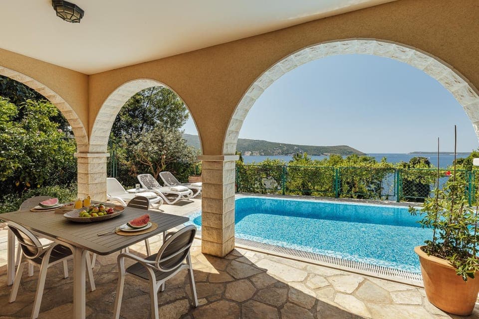 Dining area, Pool view, Sea view, Swimming pool, sunbed