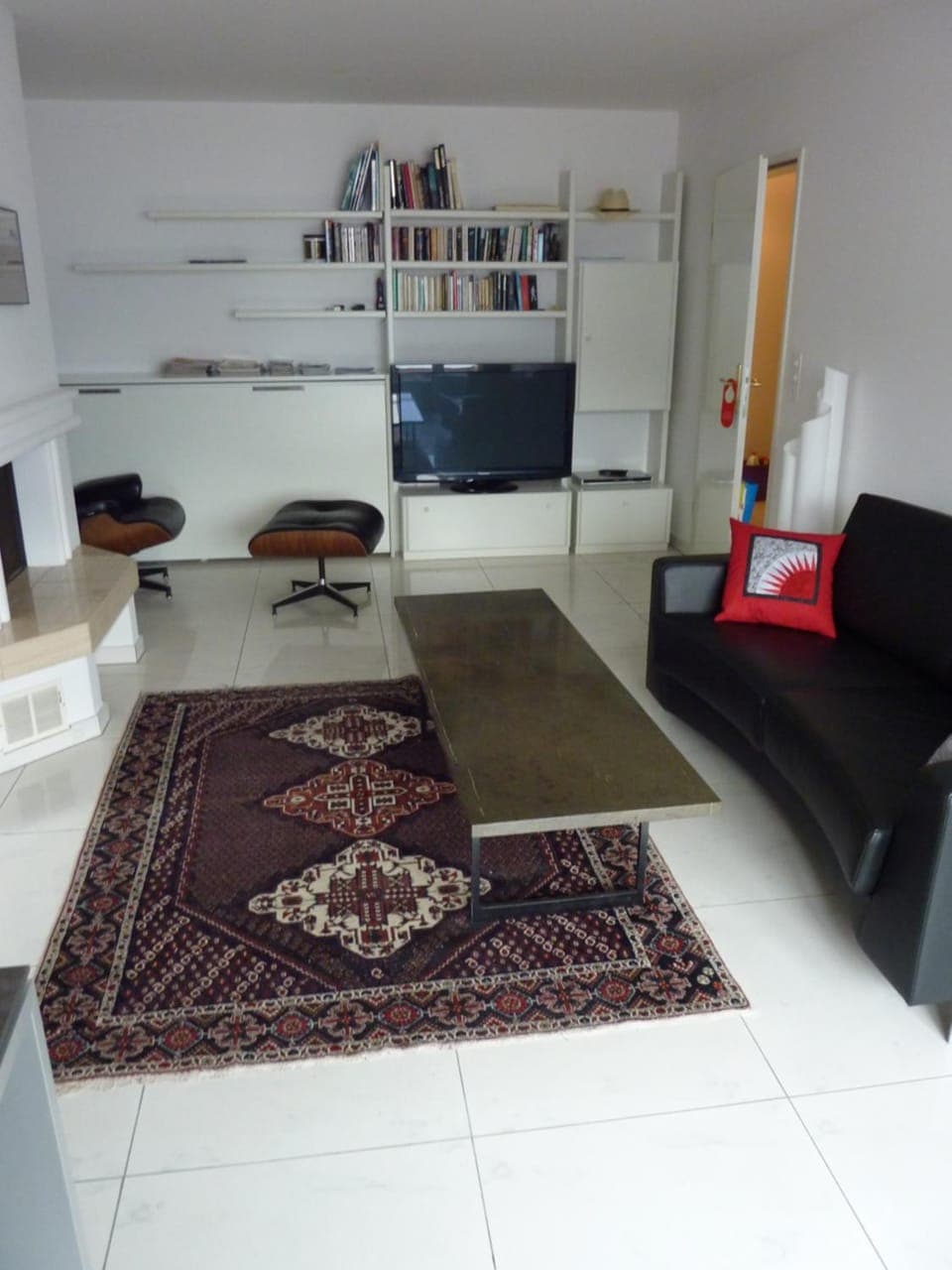 Bed, Library, TV and multimedia, Living room