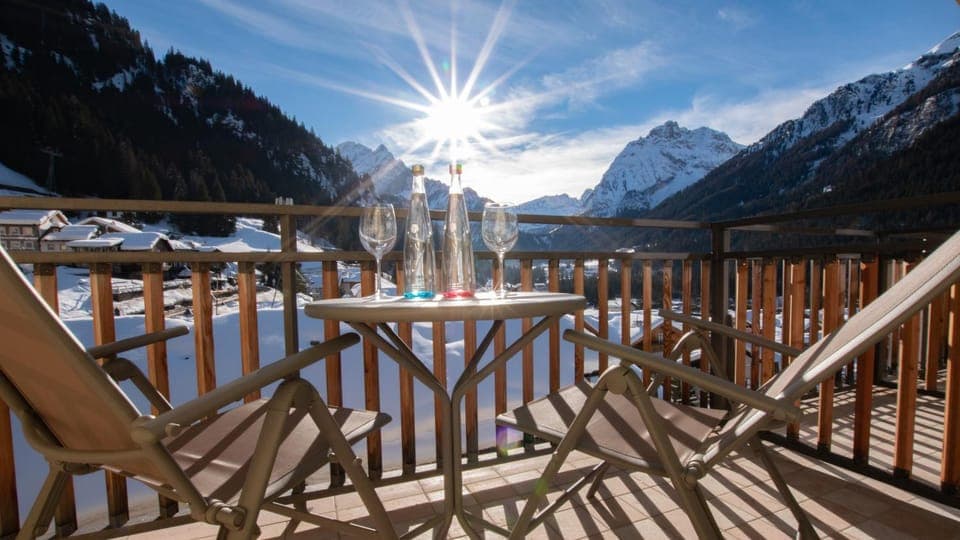 Balcony/Terrace, Mountain view