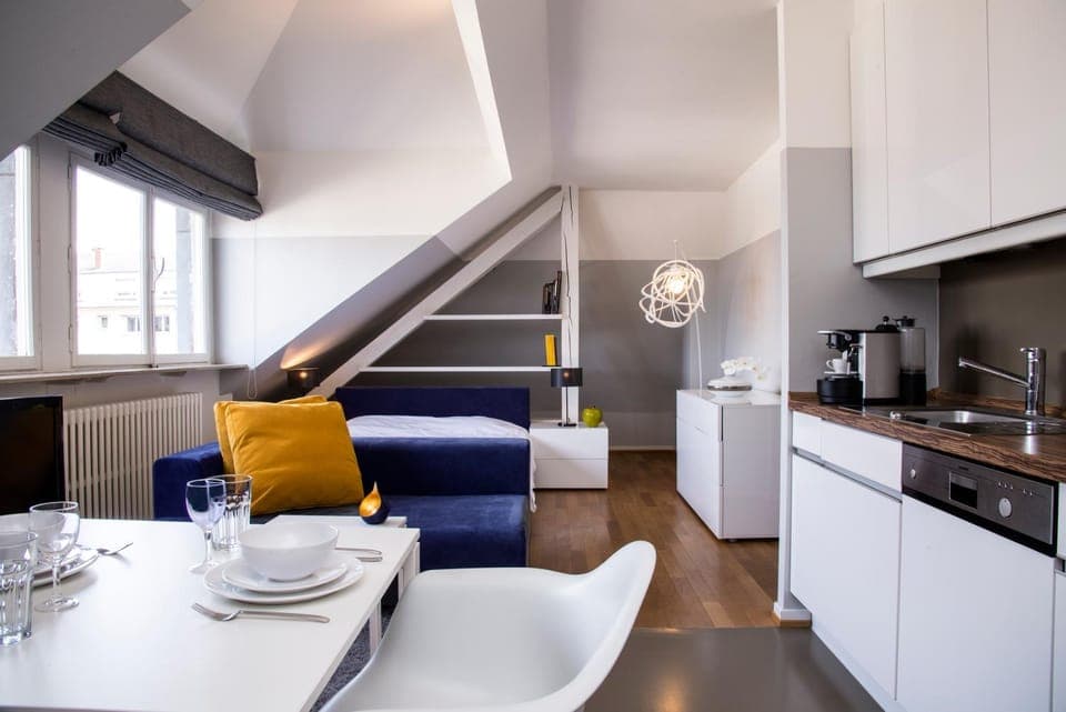 Bed, Kitchen or kitchenette, Dining area