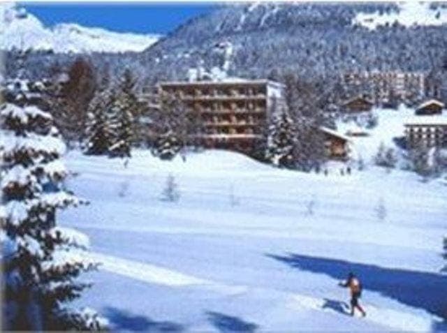 Nearby landmark, Facade/entrance, Winter, Skiing, Mountain view, group of guests