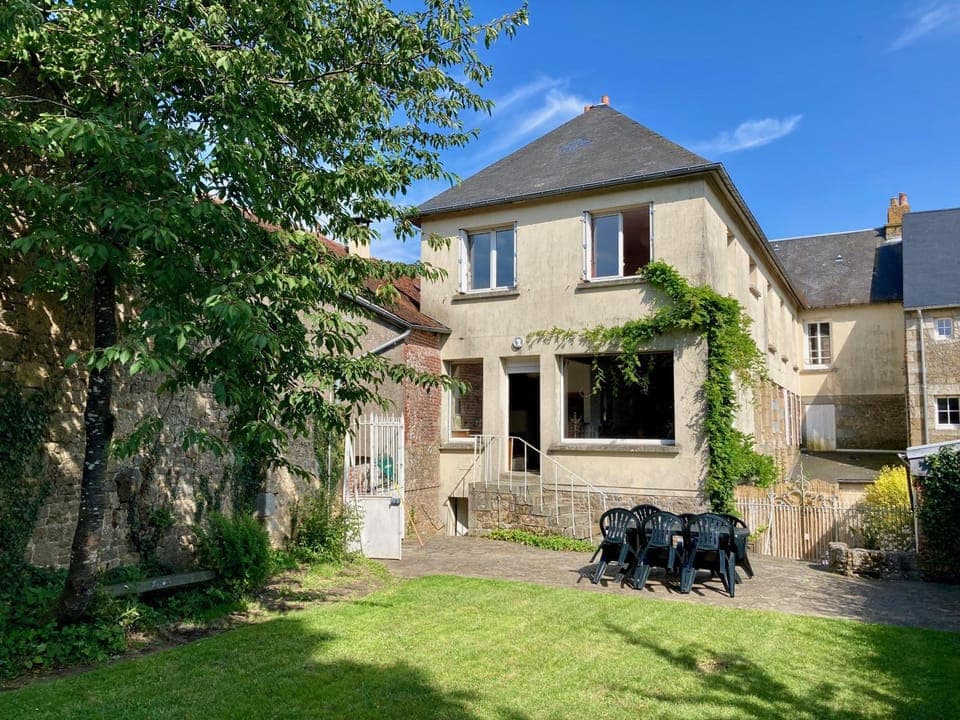 Property building, BBQ facilities, View (from property/room), View (from property/room), Garden view, Quiet street view