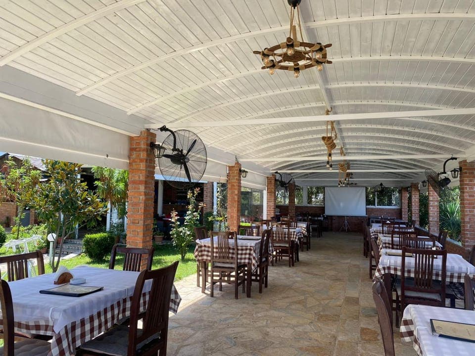 Restaurant/places to eat, Day, Lounge or bar, Breakfast