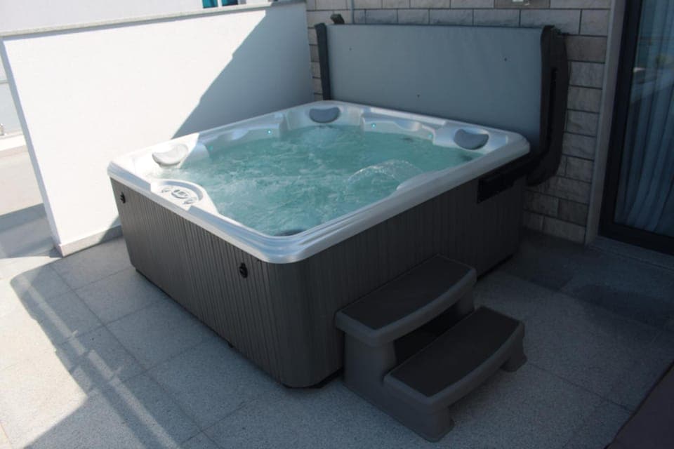 Hot Tub, Sea view