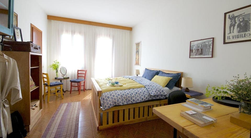 Bed, Photo of the whole room