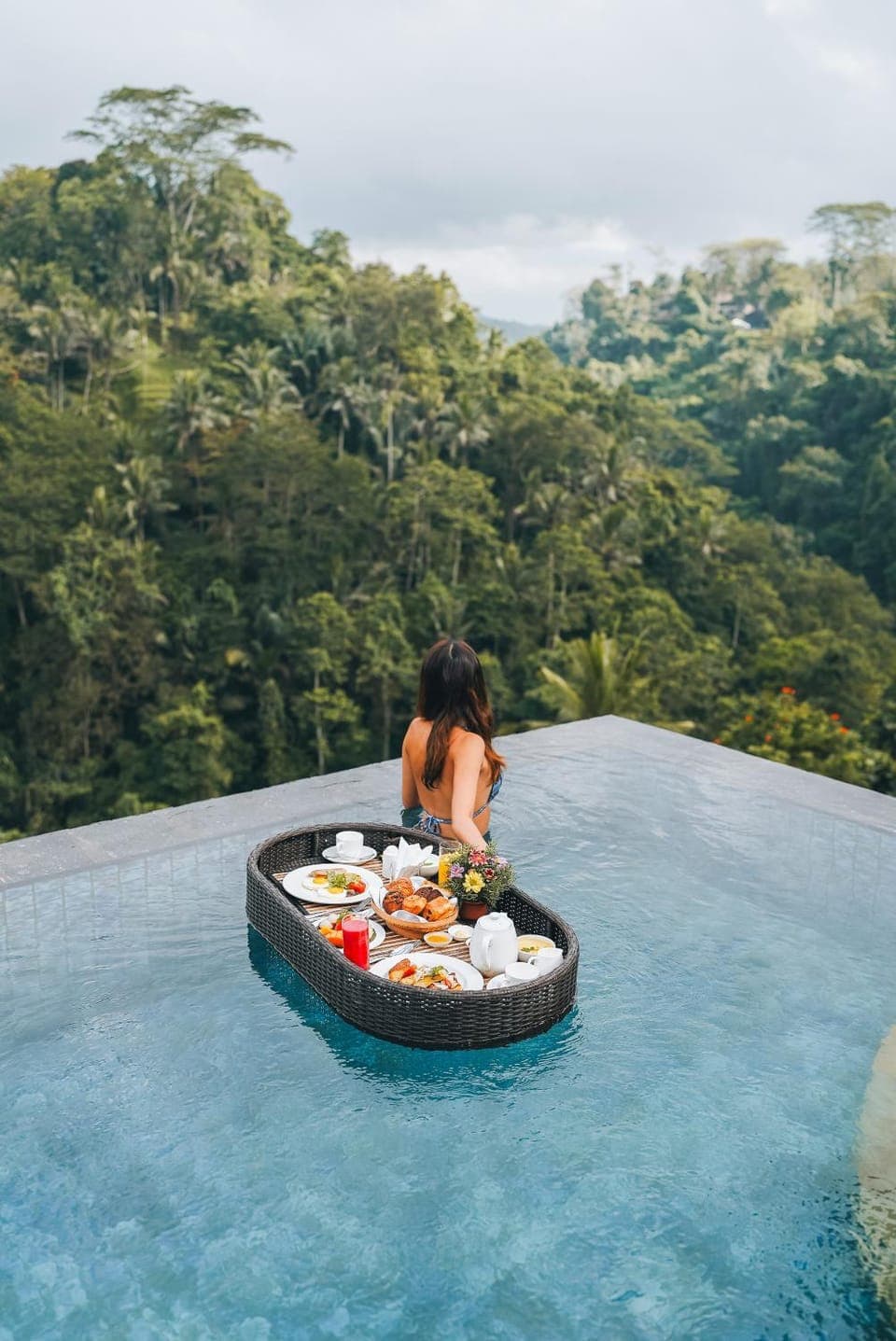 Swimming pool, Breakfast