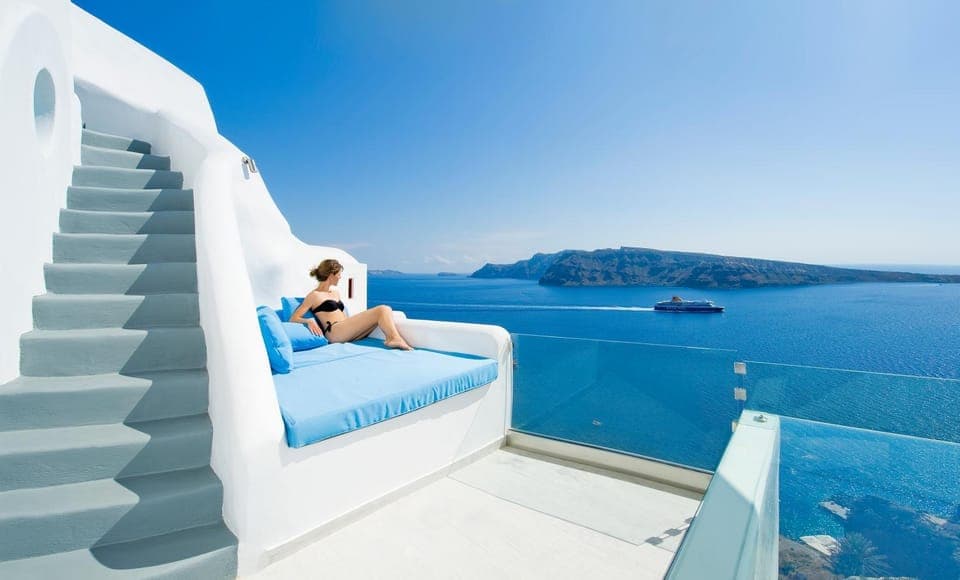 View (from property/room), Balcony/Terrace, Seating area, Mountain view, Pool view, Sea view