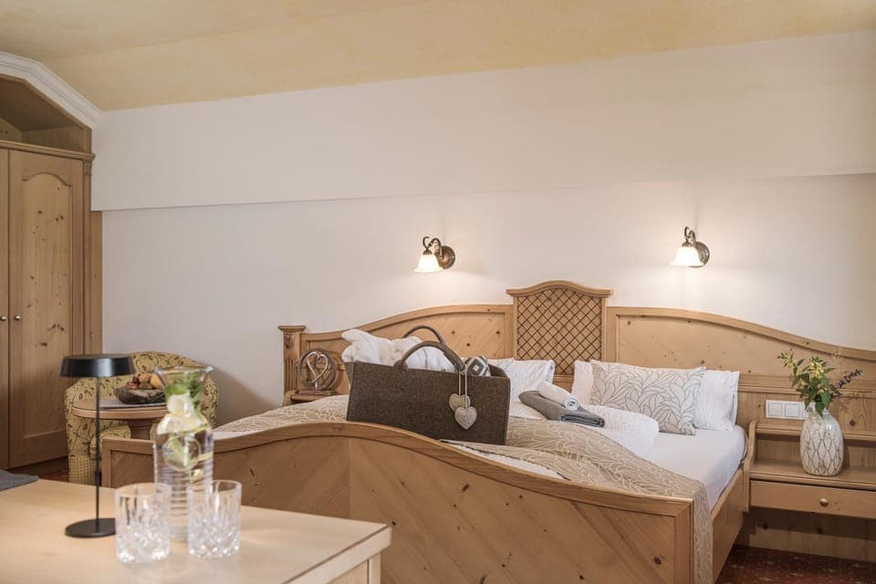 Living room, Photo of the whole room, Bedroom