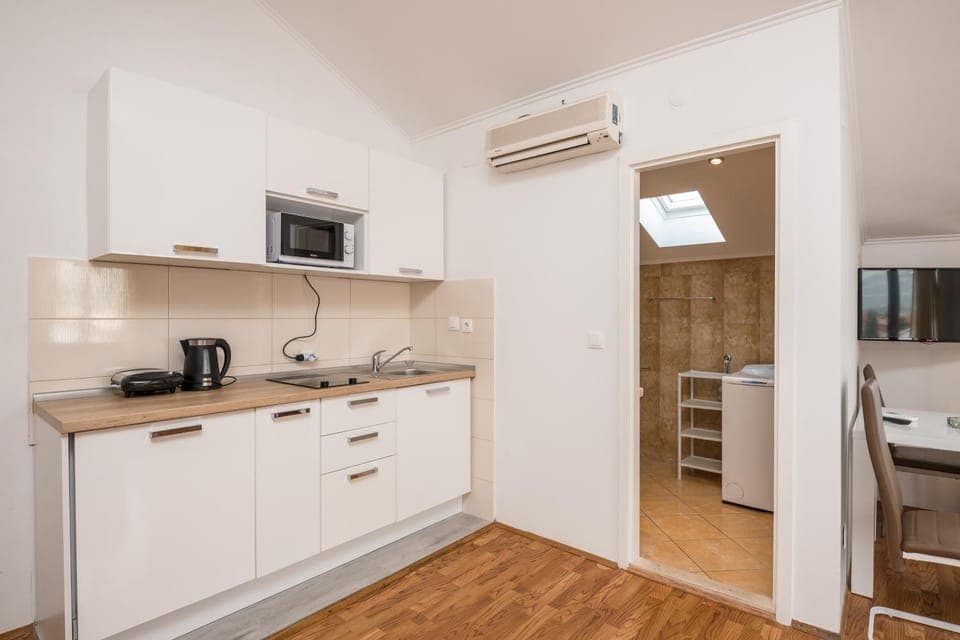 Bathroom, Coffee/tea facilities, Kitchen or kitchenette